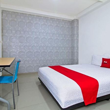 Reddoorz @ Pulomas Hotel Jakarta Exterior photo