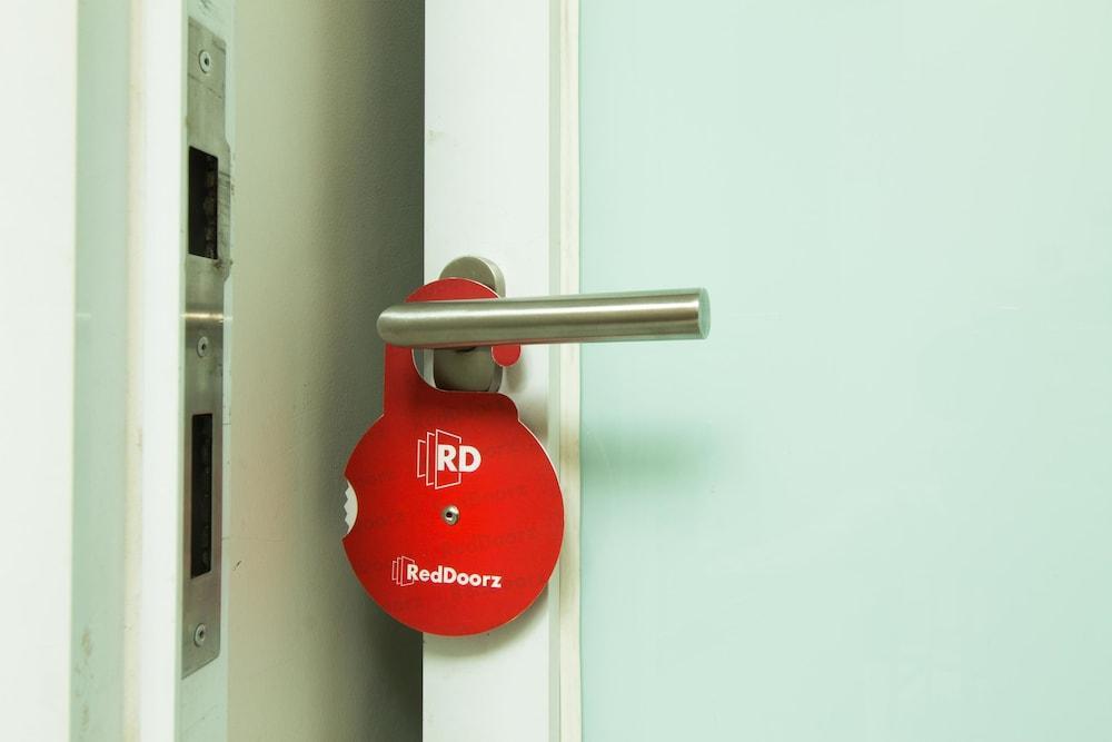 Reddoorz @ Pulomas Hotel Jakarta Exterior photo