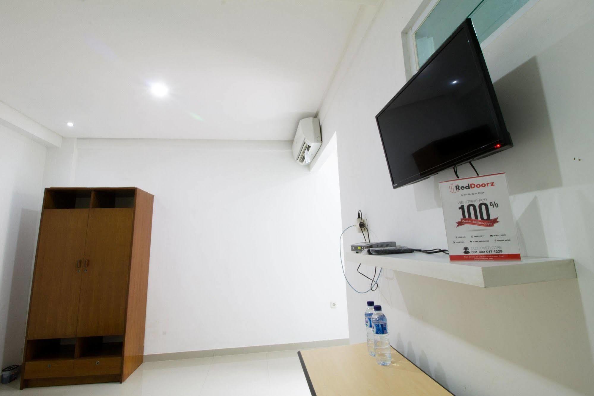 Reddoorz @ Pulomas Hotel Jakarta Exterior photo